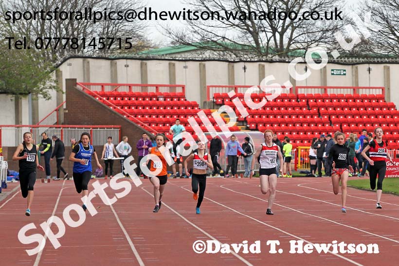 Girls 100 metres, Gateshead Open Medal Meeting. Photo: David T. Hewitson/Sports for All Pics